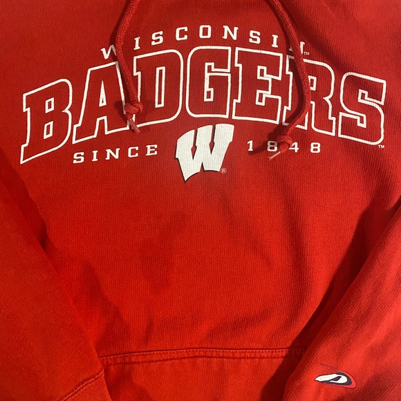 Wisconsin Badgers Pro Player Pullover Hoodie - Picture 2 of 2